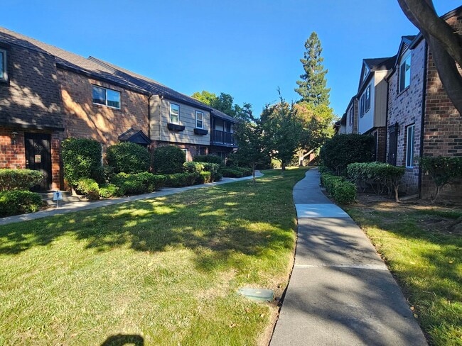 Building Photo - 1394 N Loop Dr