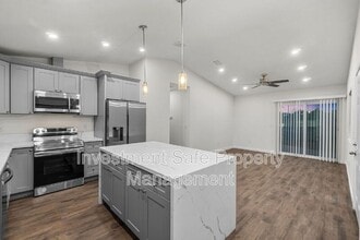Building Photo - 1809 Devon Pl