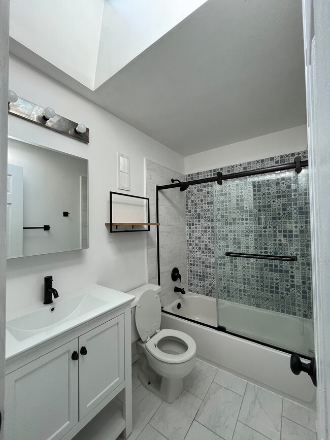 Primary Bathroom - 1830 22nd St