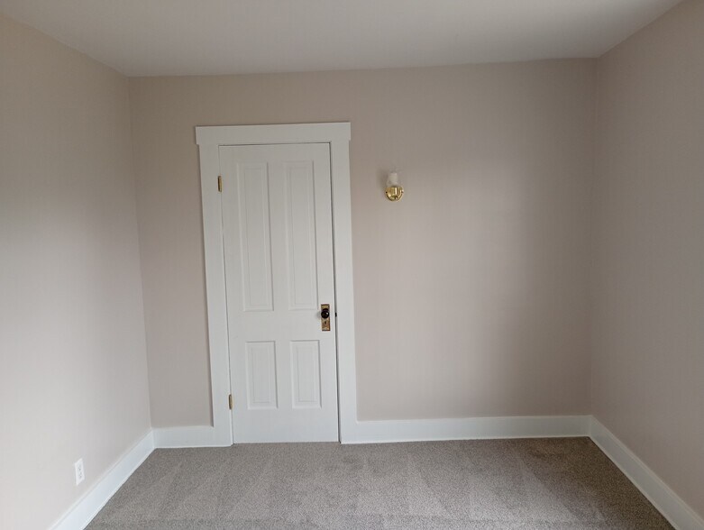 Building Photo - 501 W Main St