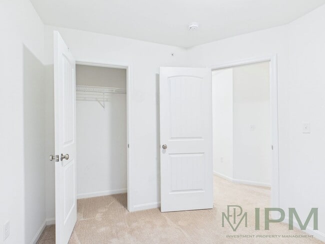 Building Photo - Dallastown Schools! Available Now! Beautif...