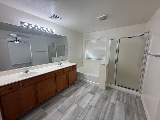 Building Photo - 2635 E Vermont Ct