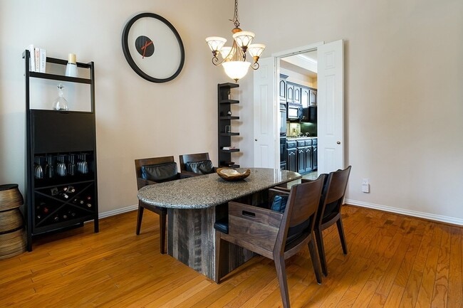 Building Photo - 7712 Brookview Ct