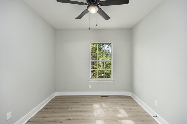 Building Photo - 5350 Slayton Ave