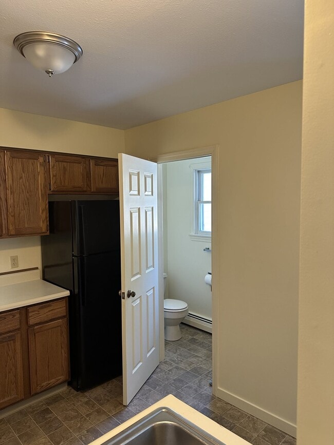 Building Photo - 18 River City Dr