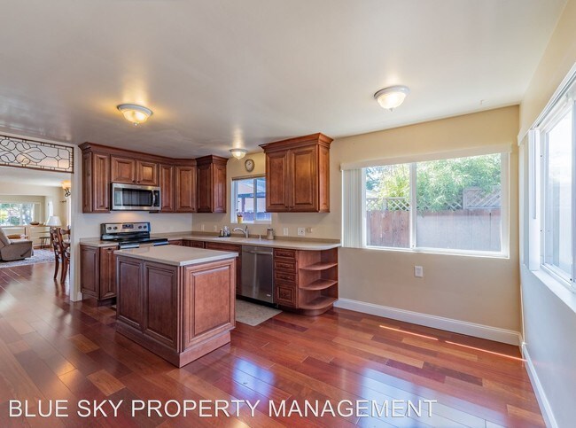 Building Photo - 4 br, 3.5 bath House - 4655 Grace Street