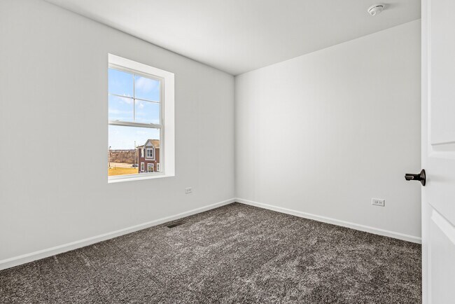Building Photo - 1587 Syracuse Dr