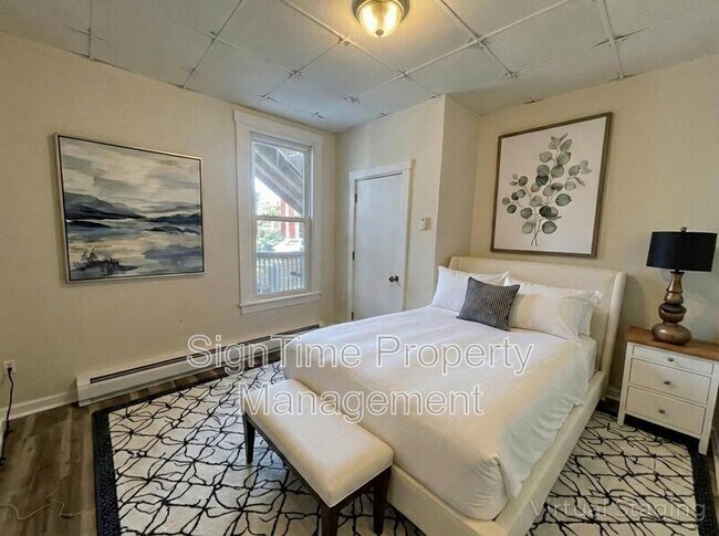 Building Photo - 42 E Washington St