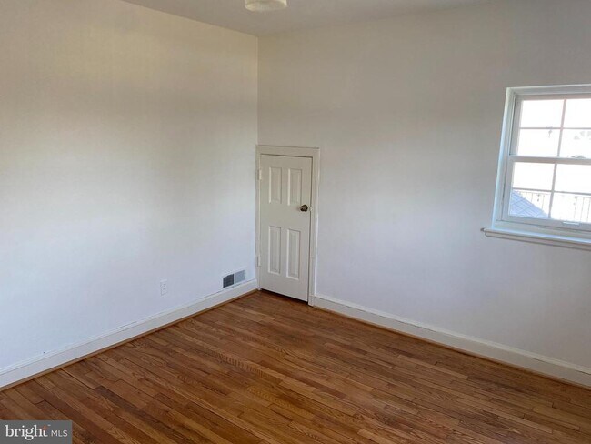 Building Photo - 716 N Overlook Dr