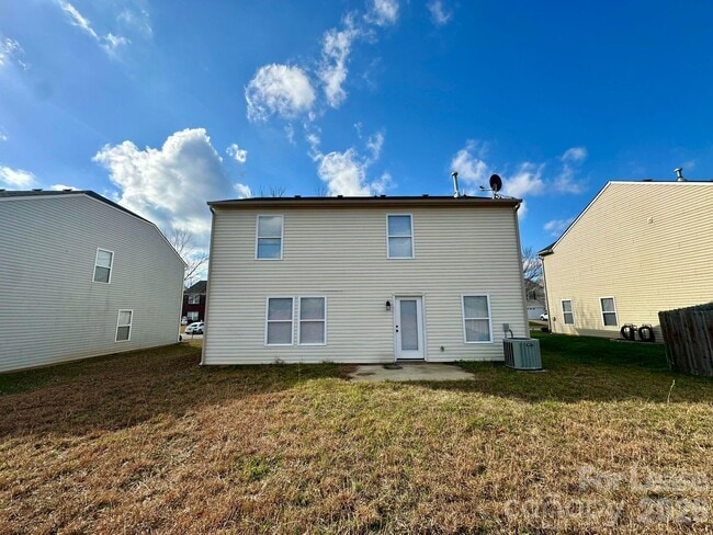 Building Photo - 340 Zander Woods Ct