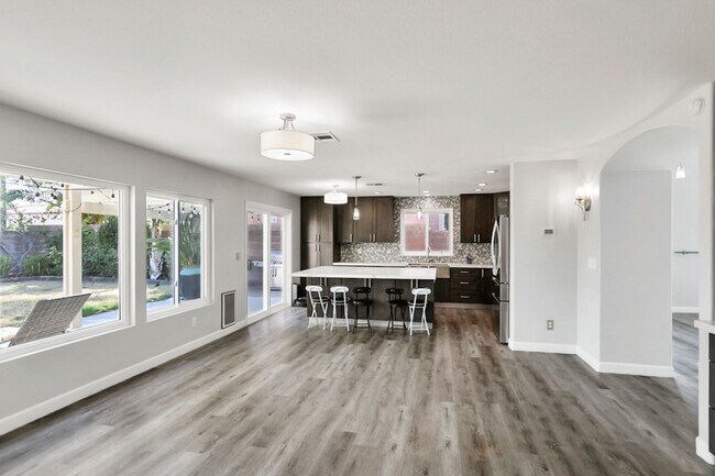 Building Photo - West Vegas Pool Home With First Floor Bed ...