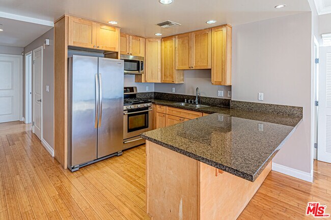 Building Photo - 3061 W 12th Pl