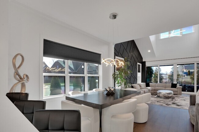 Building Photo - 1024 Club View Dr