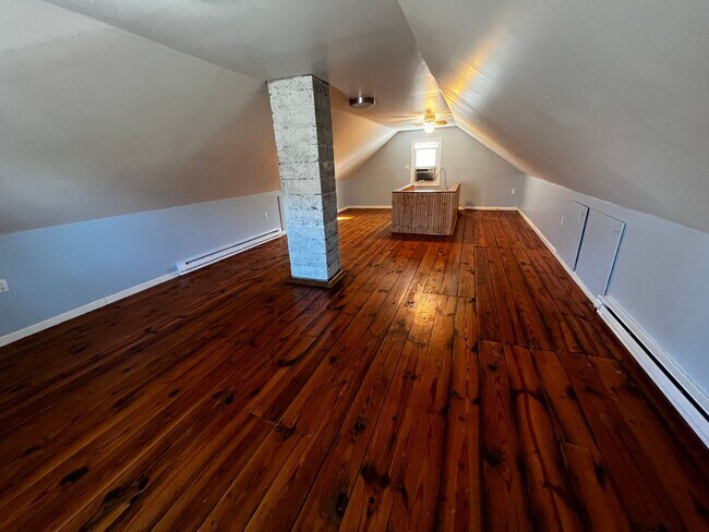 Building Photo - 2 bedroom home with bonus room in Davenport