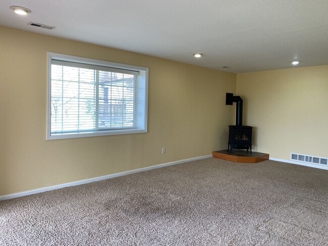 Building Photo - 5742 Crestwood Dr