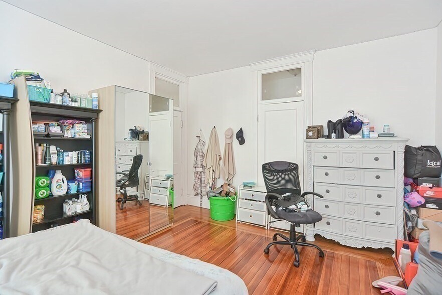 Building Photo - 17 Michigan Ave