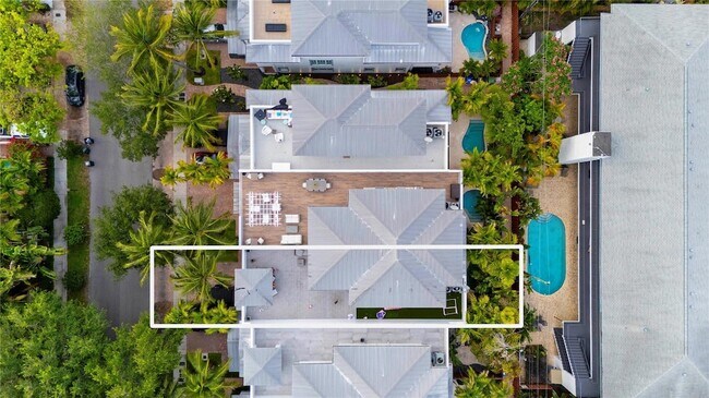 Building Photo - 218 NE 15th Ave