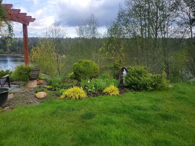 Building Photo - Beautiful home over the Hammersley Inlet