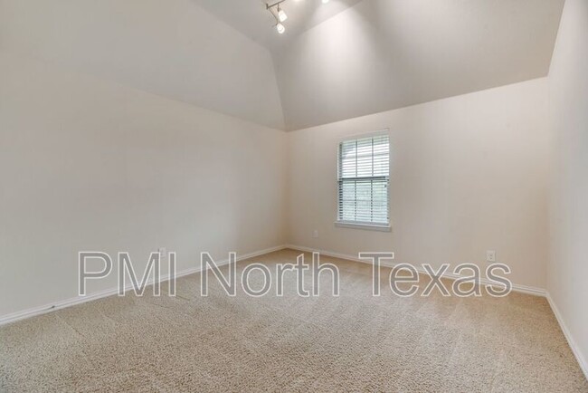 Building Photo - 415 San Marcos Dr