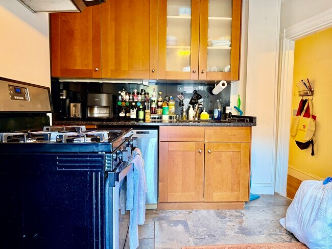 Building Photo - 49 St Germain St