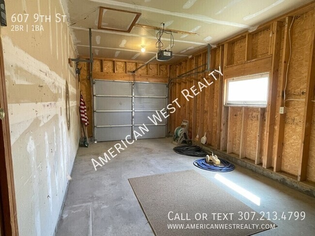 Building Photo - 607 9th St