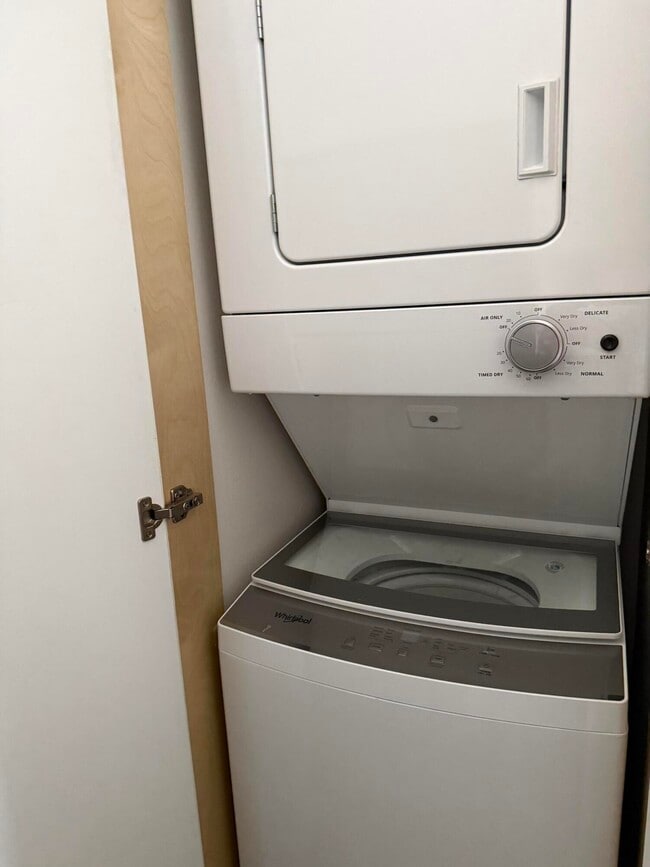 Building Photo - 1043 Coral Club Dr