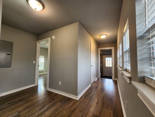 Building Photo - 7642 SW Regional Airport Blvd