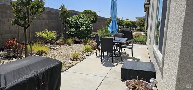 Building Photo - 366 Silver Ridge Dr