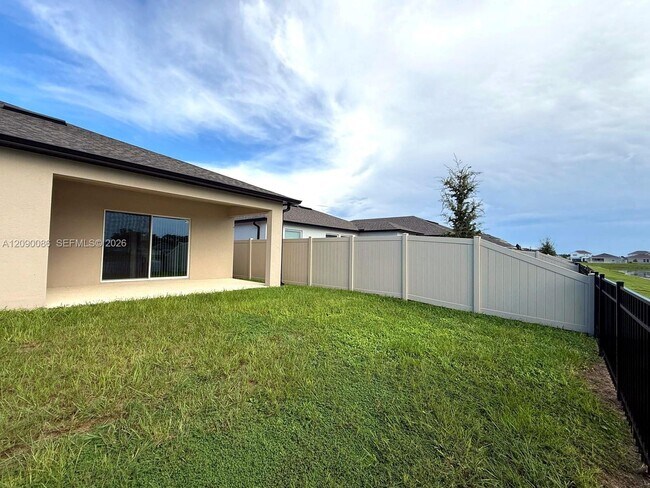 Building Photo - 1306 Axel Graeson Ave
