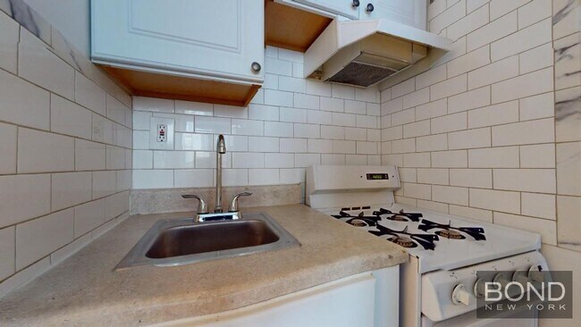 Building Photo - 255 E 61st St