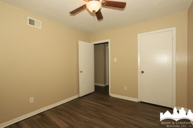 Building Photo - 11853 Dr Logan Rd