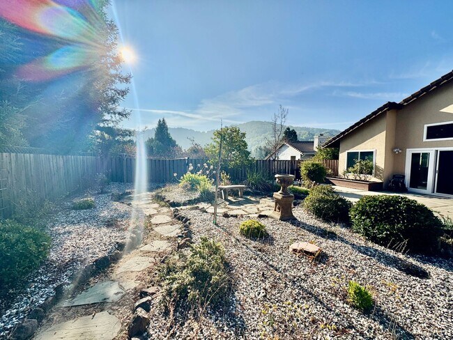 Building Photo - Spacious 4 Bed/2Ba Home in Richmond with Large Backyard!