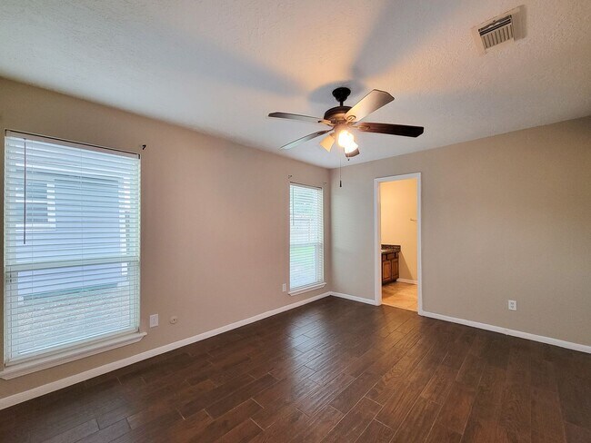 Building Photo - BEAUTIFUL 3 BEDROOM 2 BATH UPDATED HOME WI...