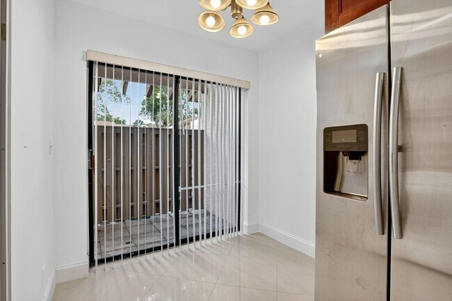 Building Photo - 3037 NW 48th Ave