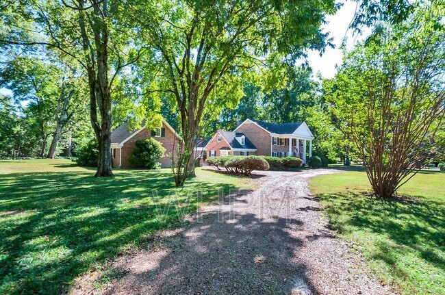 Building Photo - 1000 Chancery Ln