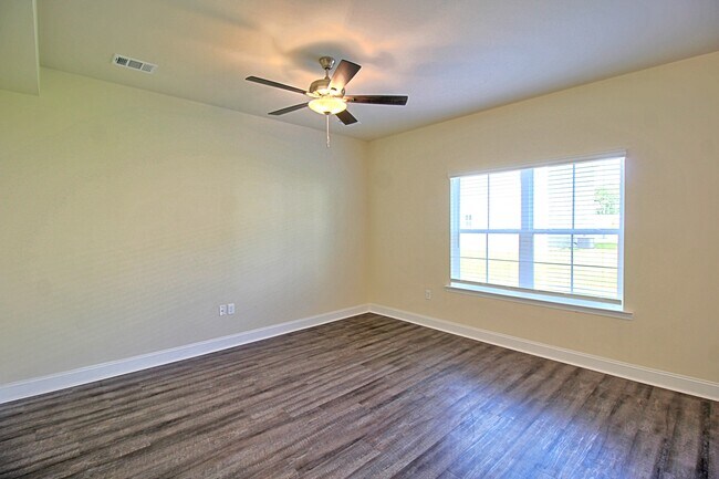 Building Photo - 711 Mill Creek Cir