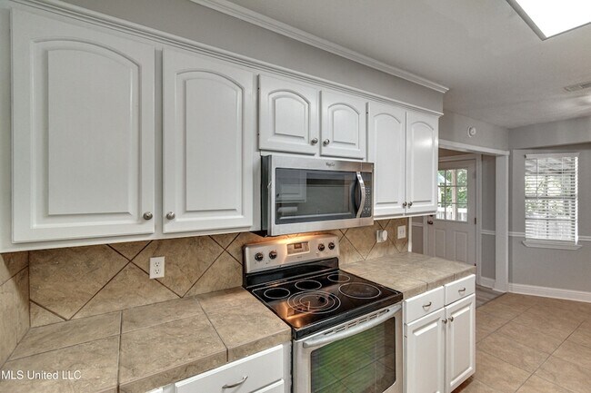 Building Photo - 348 Durham Ct