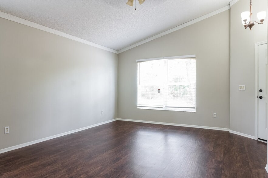 Building Photo - 1932 Wiregrass Ct