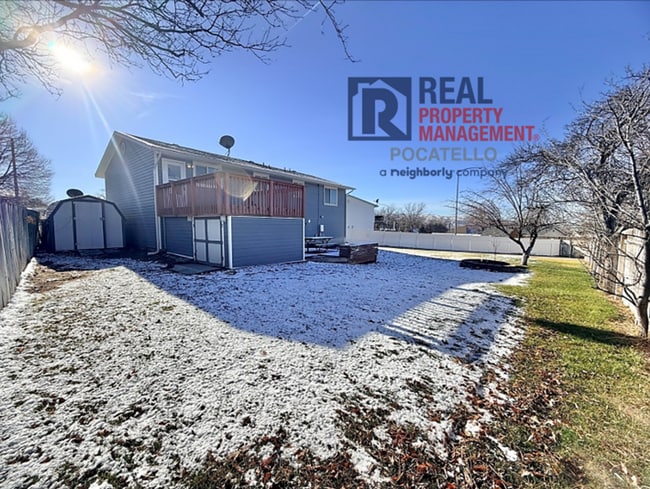 Building Photo - 4 bed 3 bath house - 2 car garage - RV parking