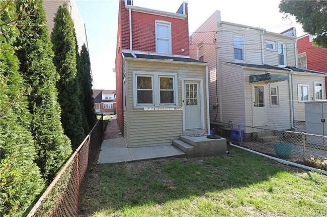 Building Photo - 429 E Frankford St