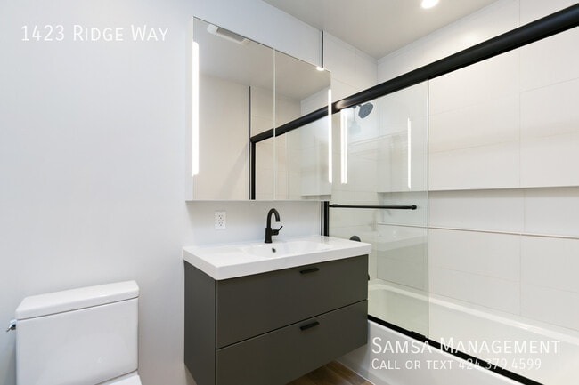 Building Photo - 1423 Ridge Way