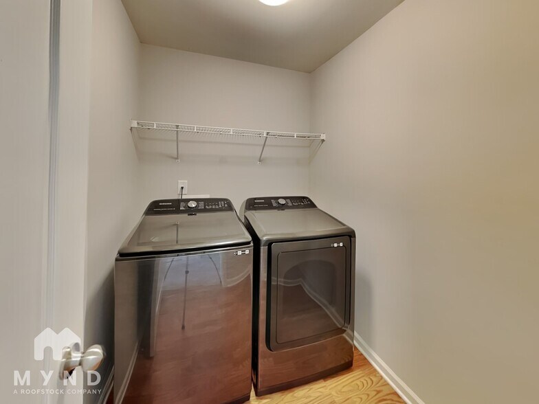 Building Photo - 1313 Stone Bay Dr SW