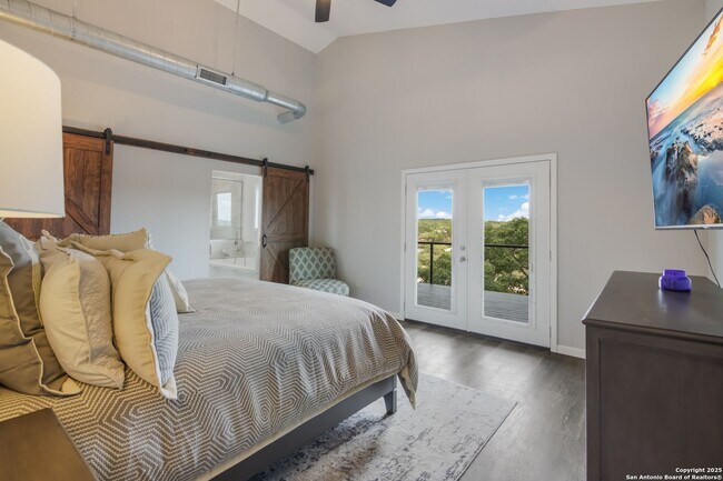 Building Photo - Hill Country Retreat