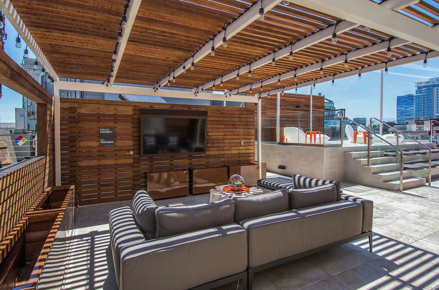 Building Photo - 810 S Spring St