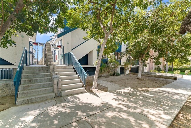 Building Photo - 448 W Windsor Rd