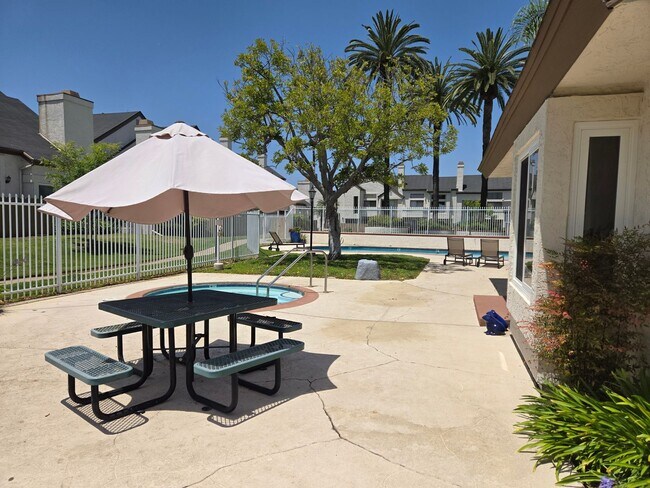 Building Photo - 1532 Granite Hills Dr