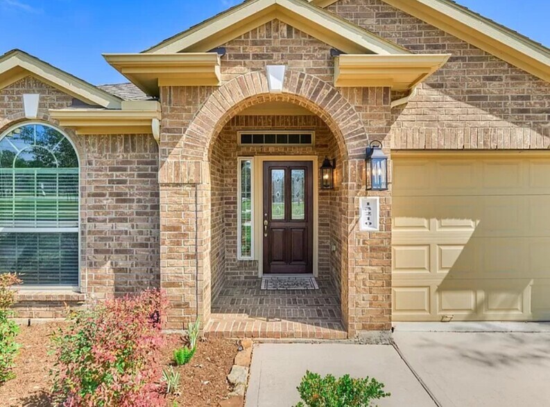 Building Photo - 13210 Raintree Dr