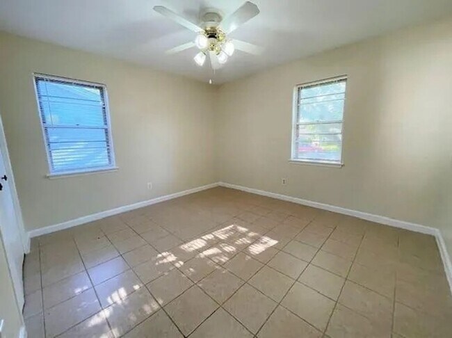 Building Photo - Stylish, Updated, Three Bedroom Home in the heart of Euless