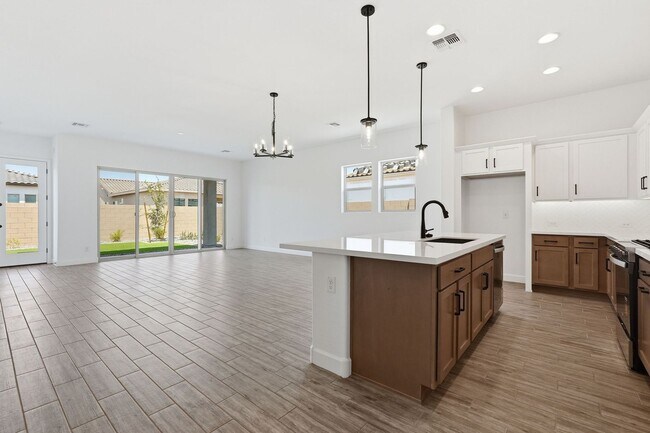 Building Photo - 2942 Manzanilla Ave