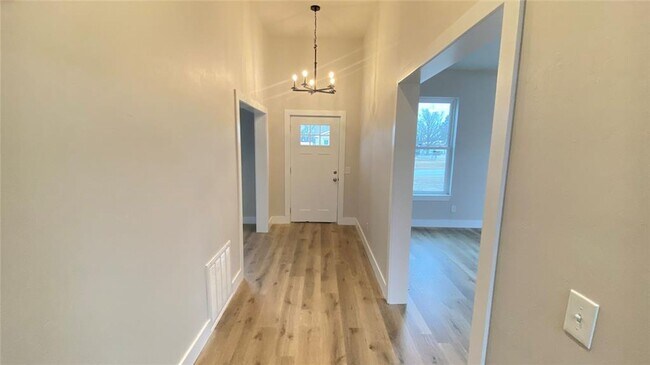 Building Photo - Remodeled 5 bedroom home in Mcloud!